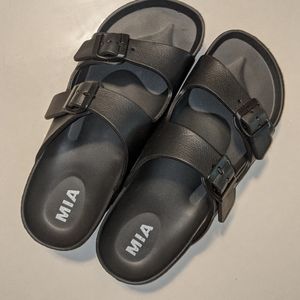 NWOT MIA WEDGE SANDALS